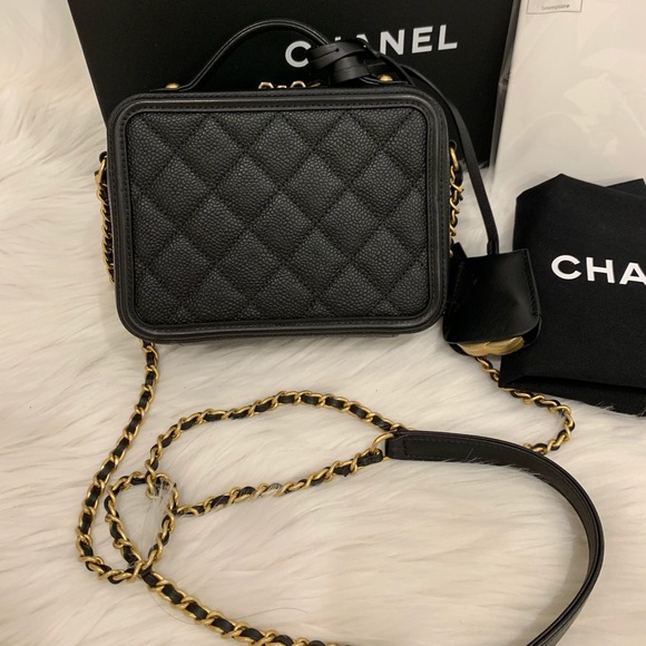 ❌SOLD ❌Chanel small Vanity Case - Picture 2 of 7